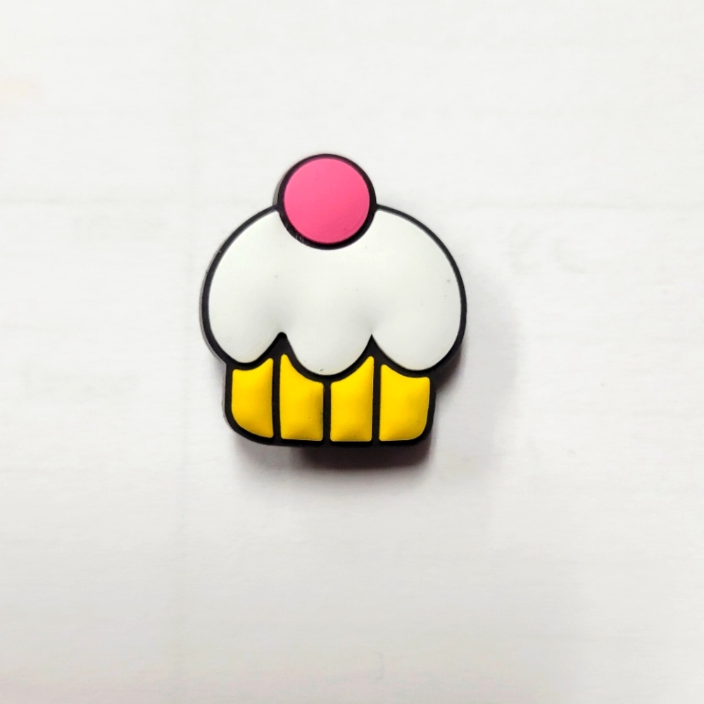 4/$10 💥 Cupcake Croc Charm